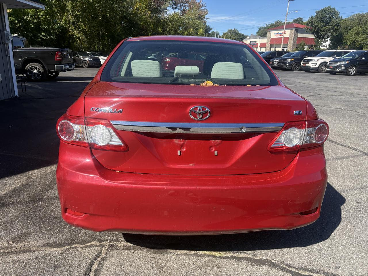 Toyota Corolla LE 4-Speed AT 2011