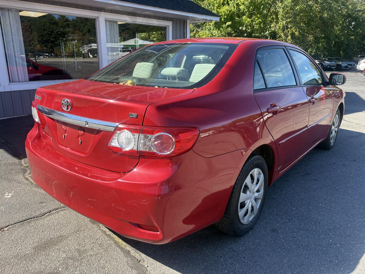 Toyota Corolla LE 4-Speed AT 2011