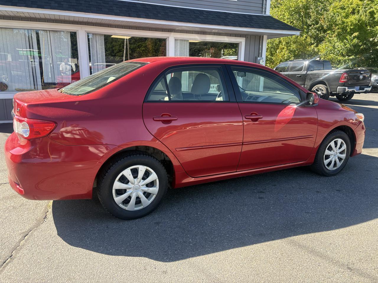 Toyota Corolla LE 4-Speed AT 2011