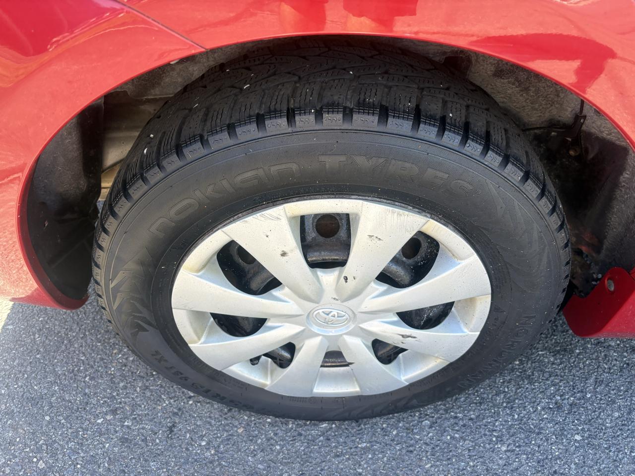 Toyota Corolla LE 4-Speed AT 2011