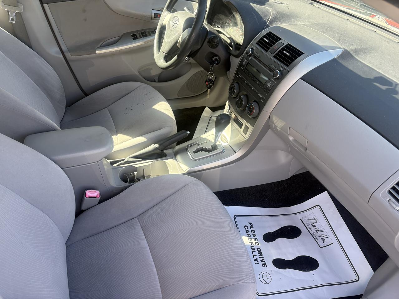 Toyota Corolla LE 4-Speed AT 2011