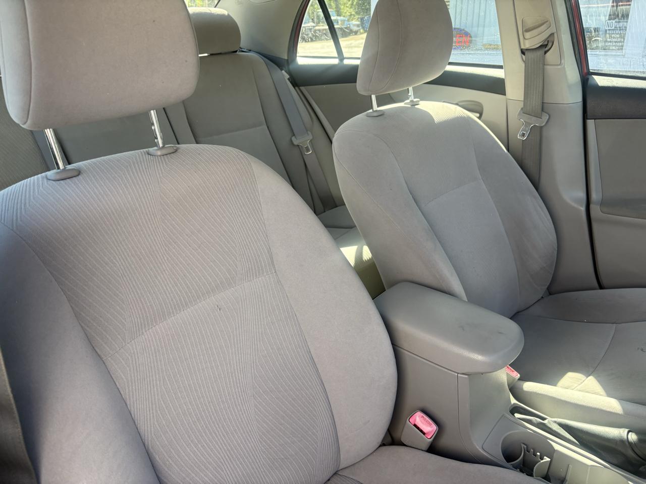 Toyota Corolla LE 4-Speed AT 2011