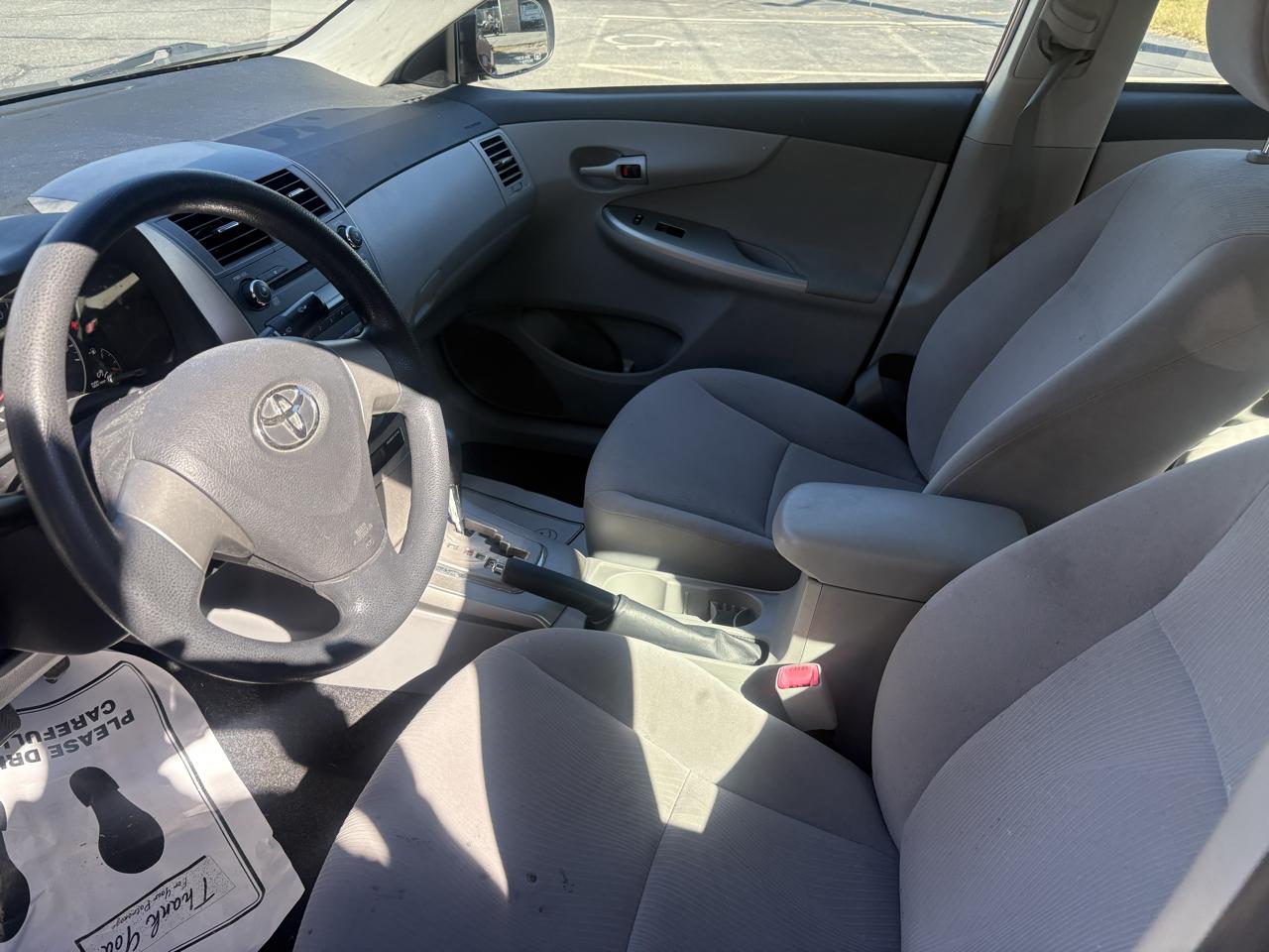 Toyota Corolla LE 4-Speed AT 2011