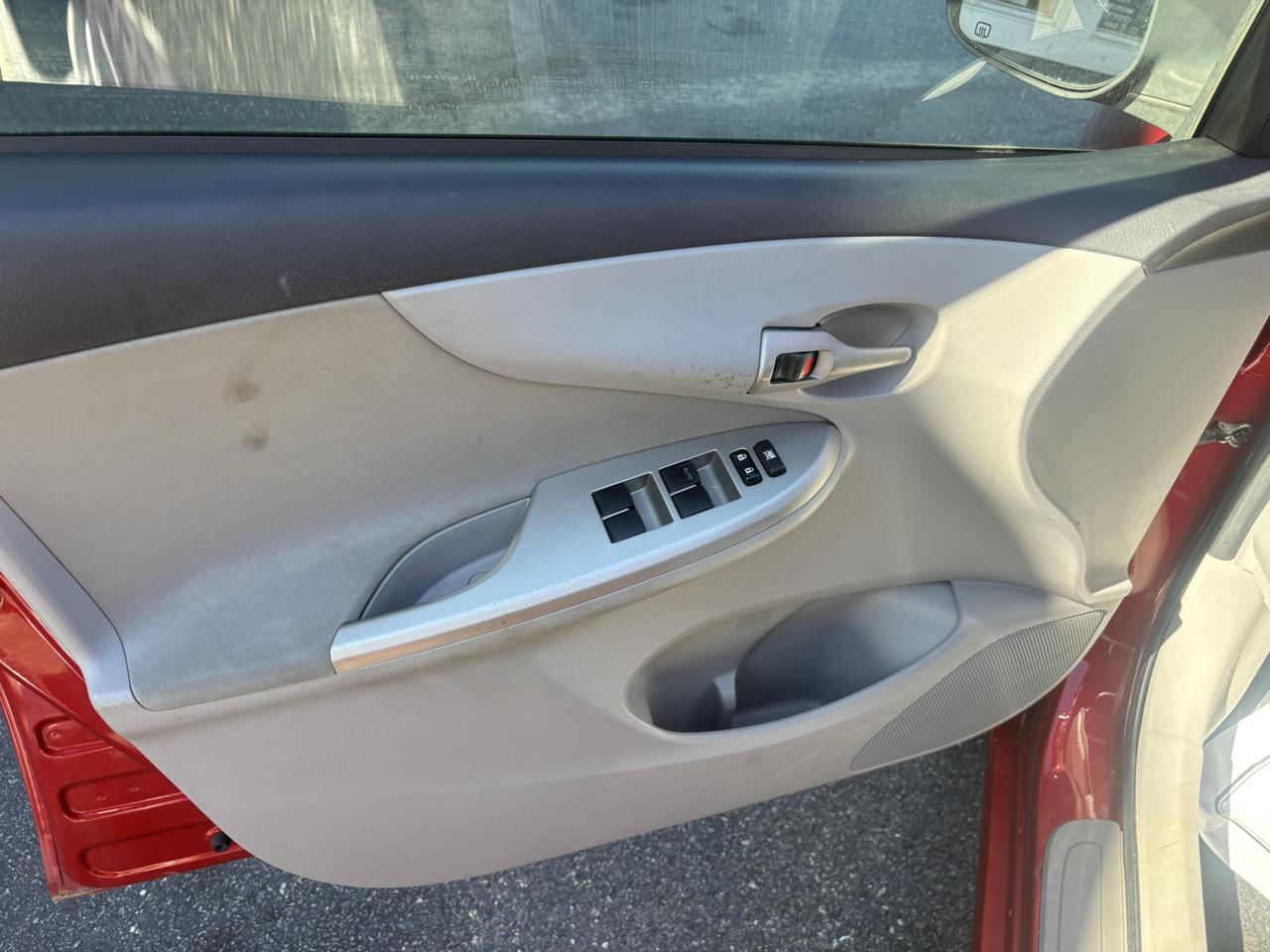 Toyota Corolla LE 4-Speed AT 2011