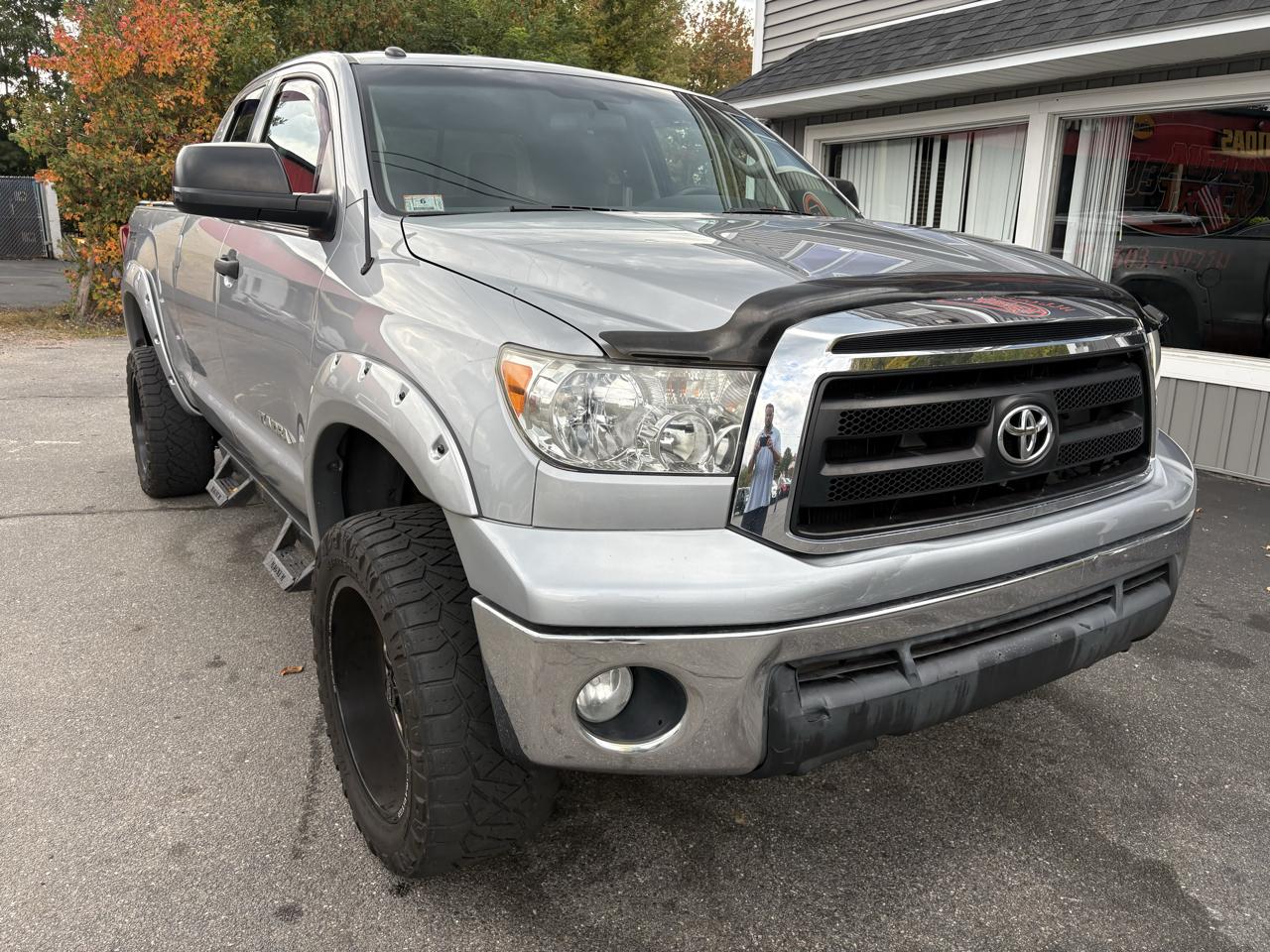 Toyota Tundra Tundra-Grade 5.7L Double Cab 4WD 2010