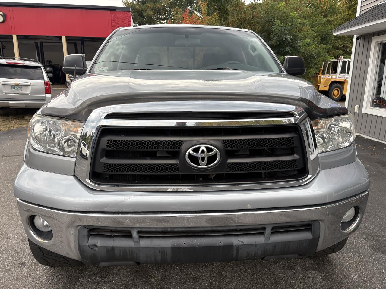 Toyota Tundra Tundra-Grade 5.7L Double Cab 4WD 2010
