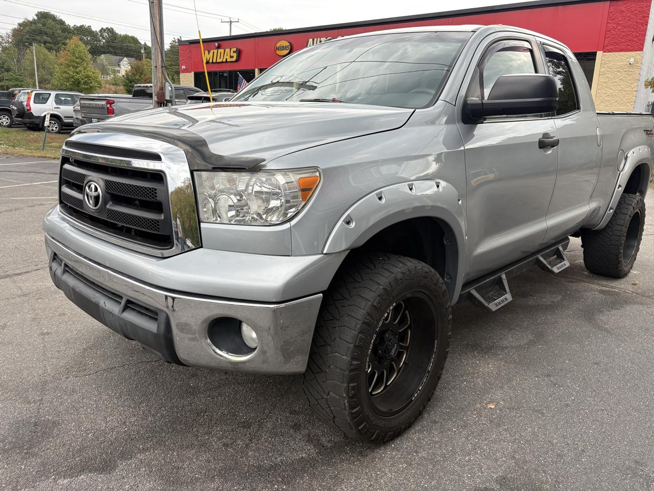 Toyota Tundra Tundra-Grade 5.7L Double Cab 4WD 2010