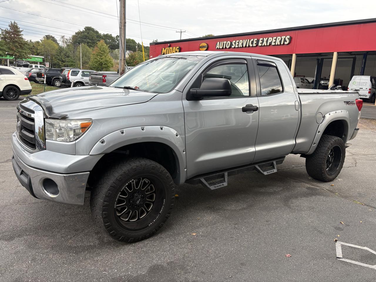 Toyota Tundra Tundra-Grade 5.7L Double Cab 4WD 2010