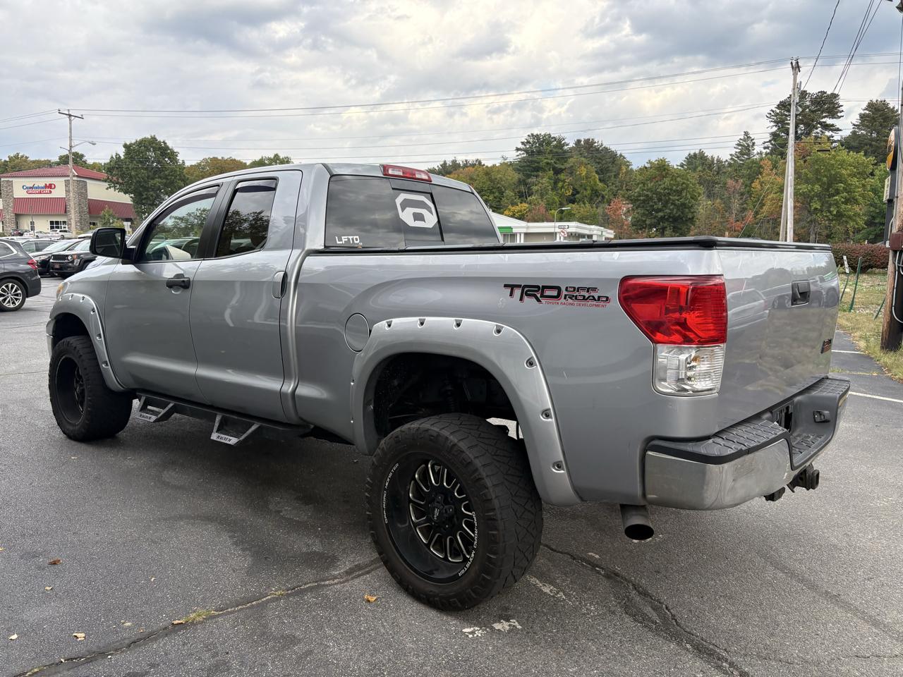 Toyota Tundra Tundra-Grade 5.7L Double Cab 4WD 2010
