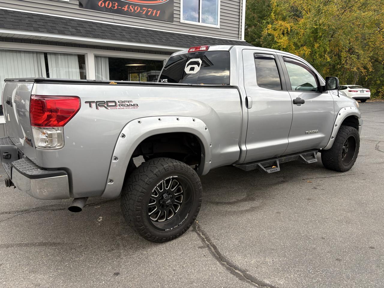 Toyota Tundra Tundra-Grade 5.7L Double Cab 4WD 2010