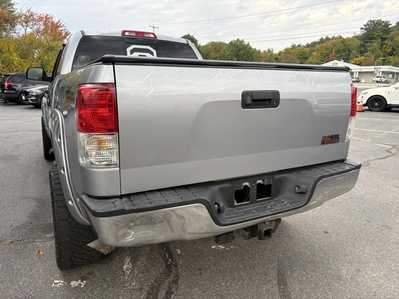 Toyota Tundra Tundra-Grade 5.7L Double Cab 4WD 2010