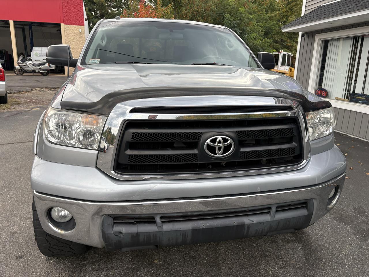 Toyota Tundra Tundra-Grade 5.7L Double Cab 4WD 2010