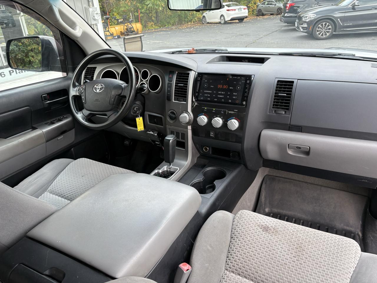 Toyota Tundra Tundra-Grade 5.7L Double Cab 4WD 2010