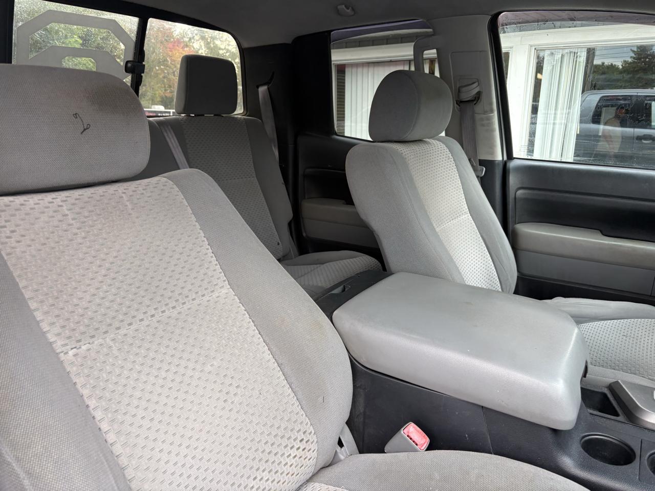Toyota Tundra Tundra-Grade 5.7L Double Cab 4WD 2010