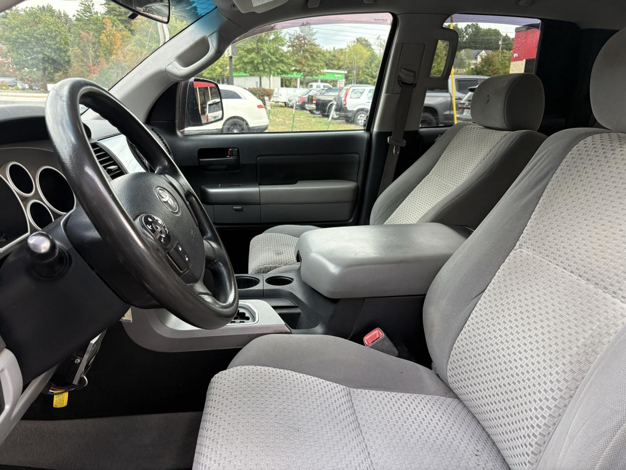 Toyota Tundra Tundra-Grade 5.7L Double Cab 4WD 2010