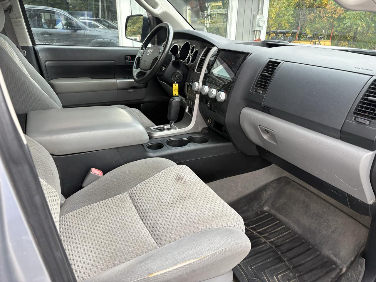 Toyota Tundra Tundra-Grade 5.7L Double Cab 4WD 2010