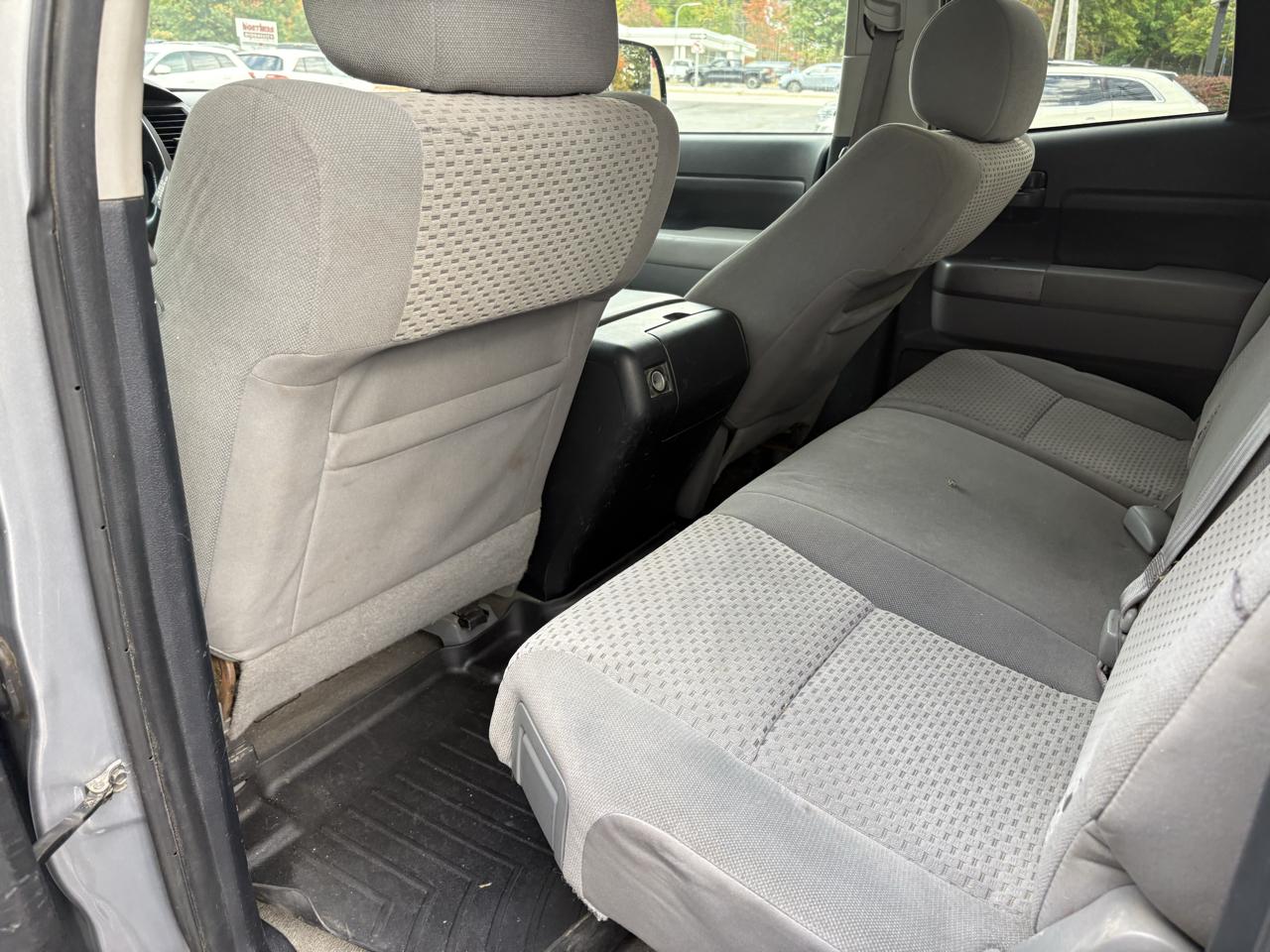 Toyota Tundra Tundra-Grade 5.7L Double Cab 4WD 2010