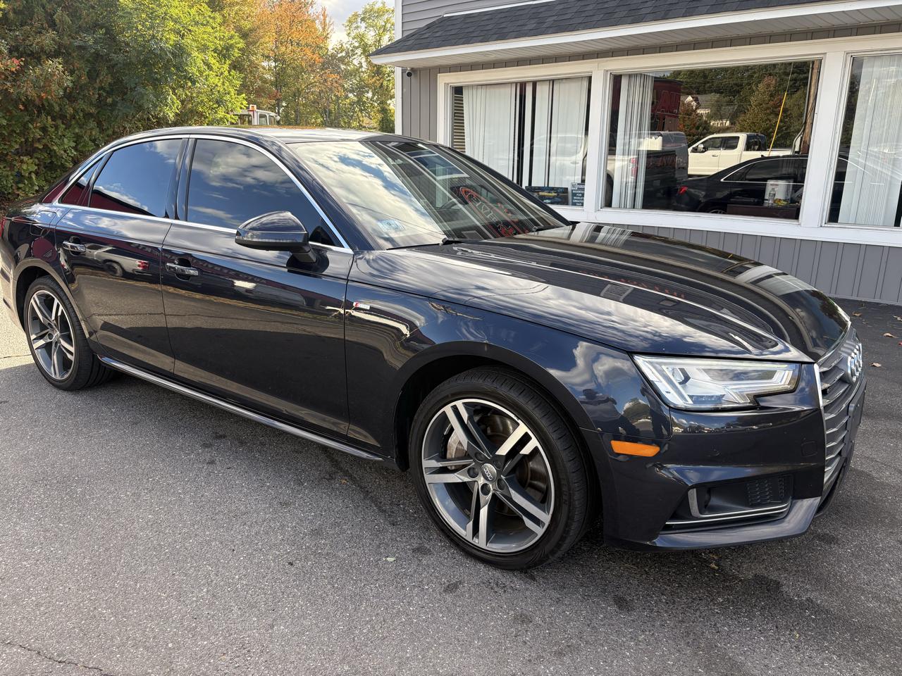 Audi A4 2.0T Prestige quattro Sedan 2017