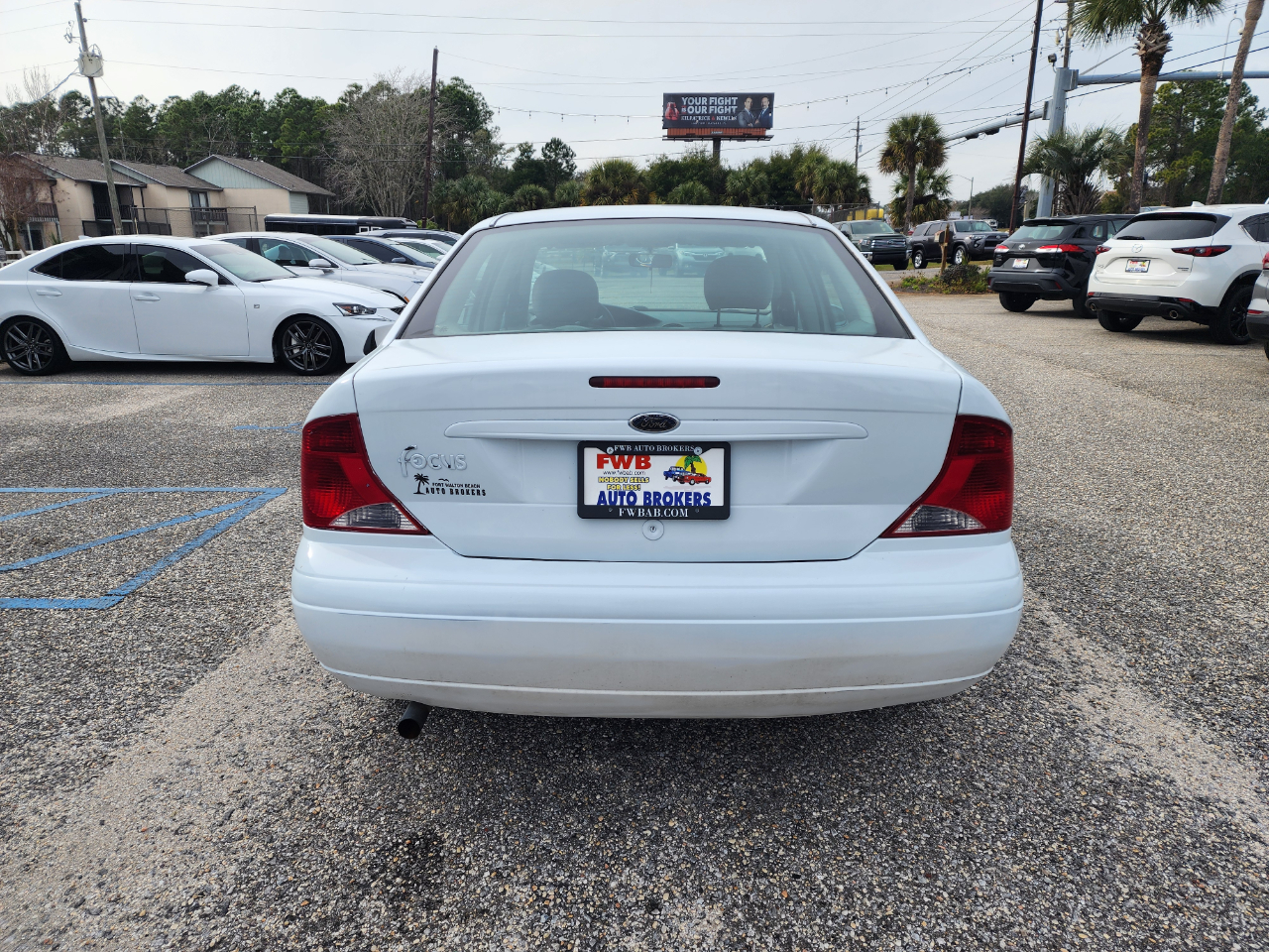 Ford Focus 4dr Sdn LX Base 2002