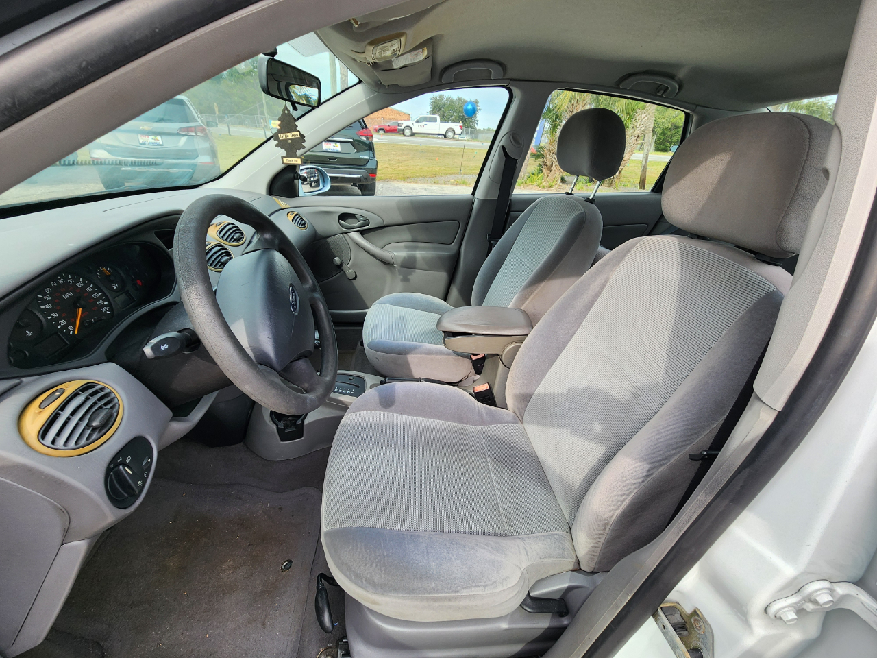 Ford Focus 4dr Sdn LX Base 2002