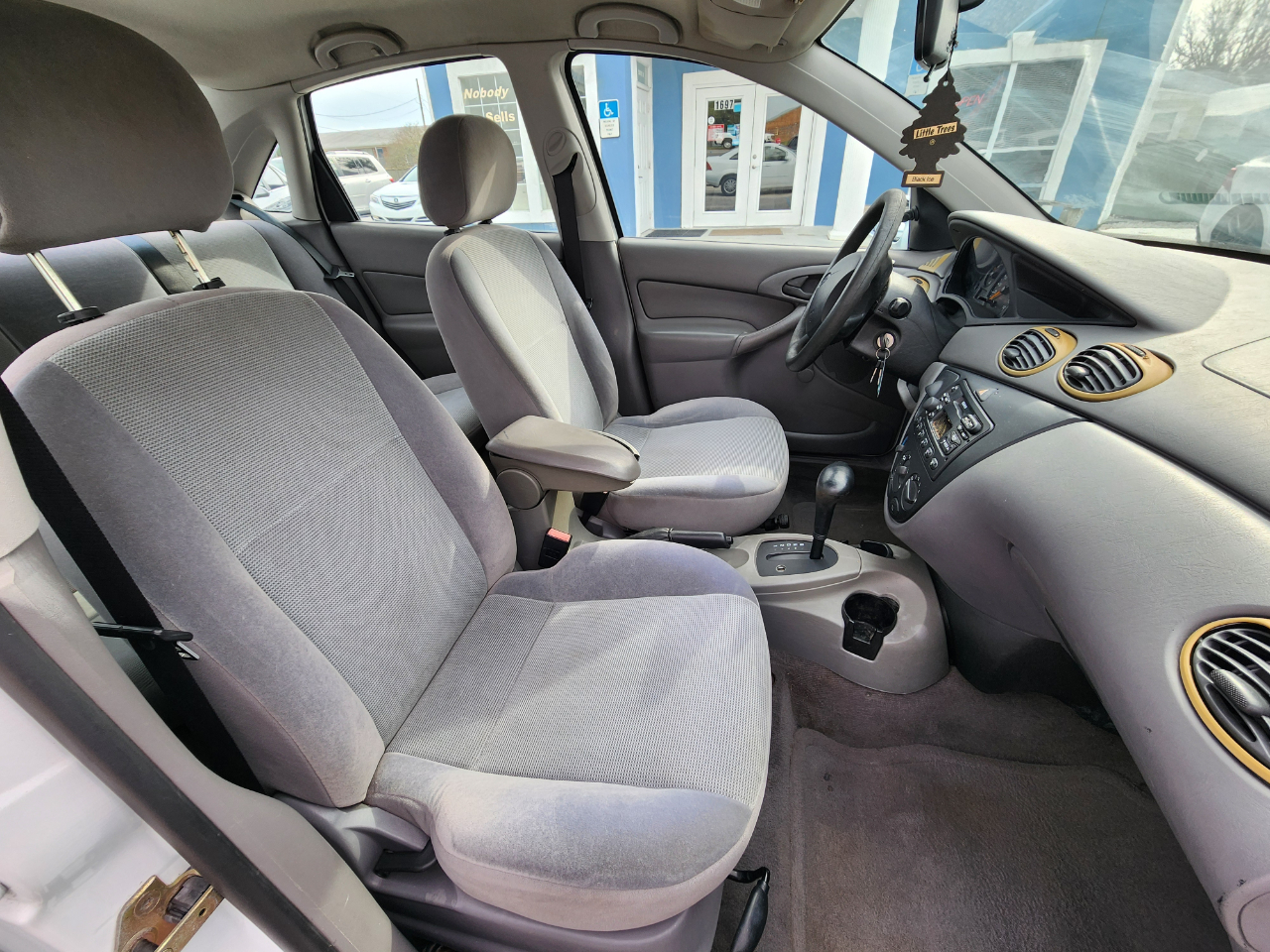 Ford Focus 4dr Sdn LX Base 2002