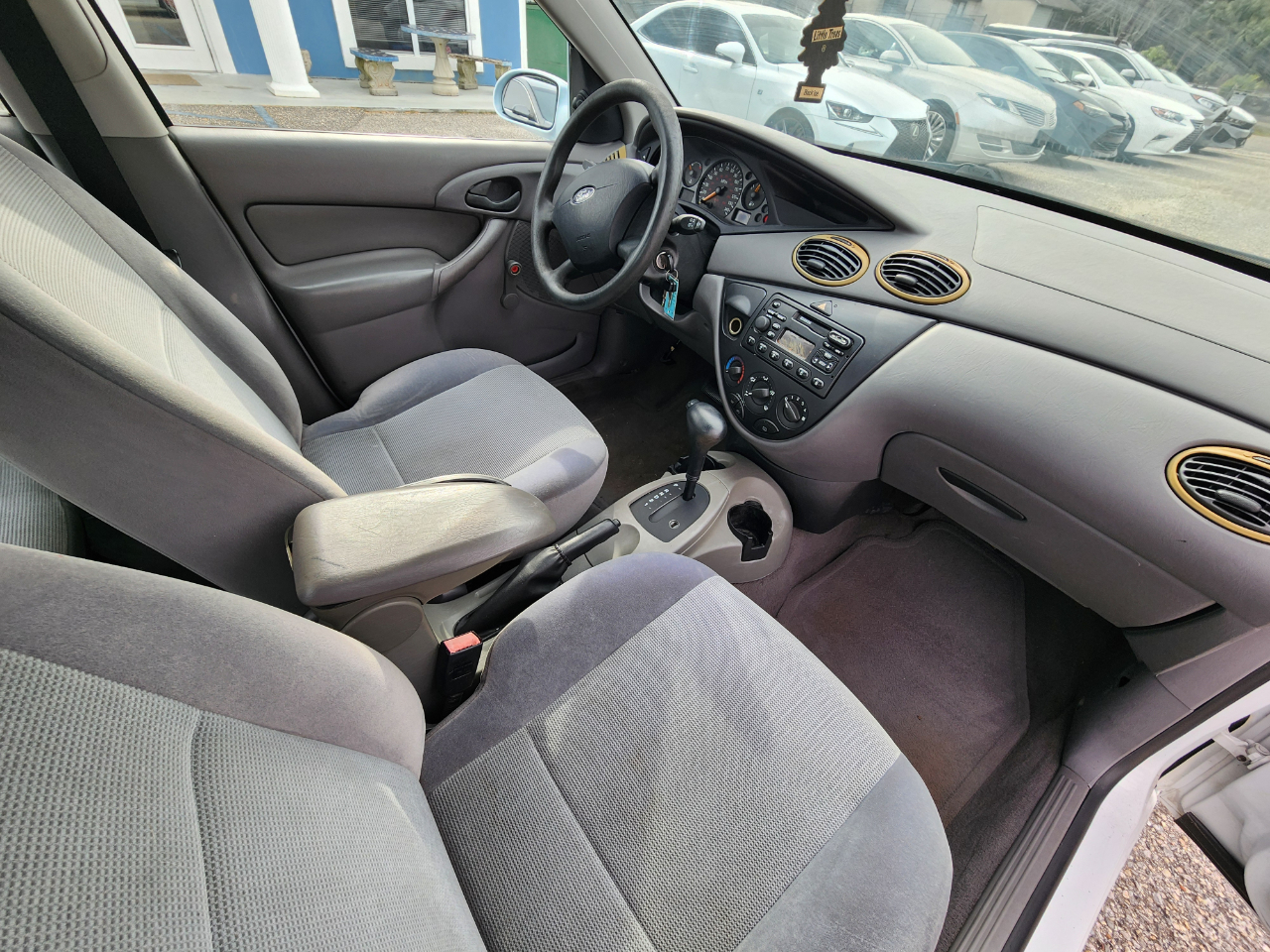 Ford Focus 4dr Sdn LX Base 2002