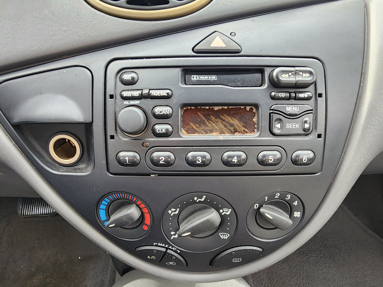 Ford Focus 4dr Sdn LX Base 2002