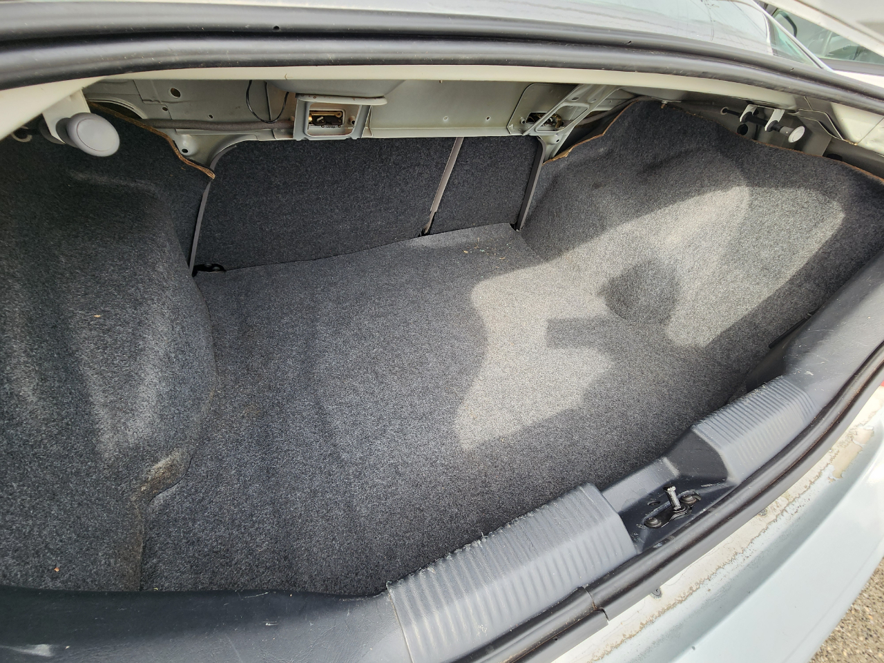 Ford Focus 4dr Sdn LX Base 2002