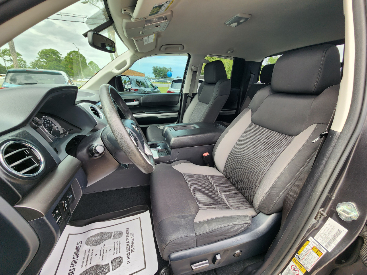 2017 Toyota Tundra SR5 photo 3