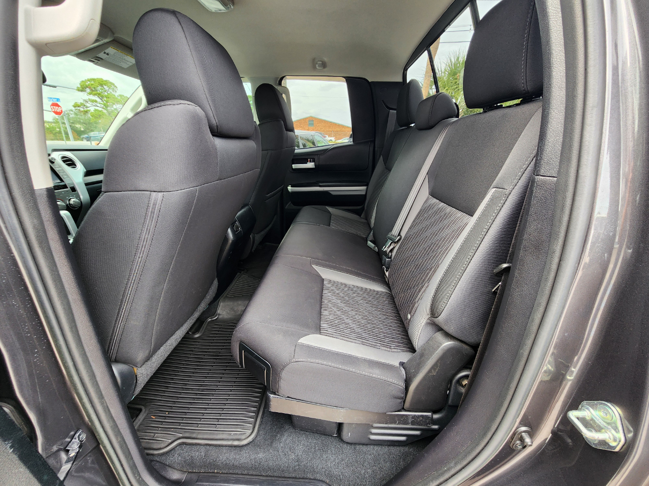 2017 Toyota Tundra SR5 photo 4