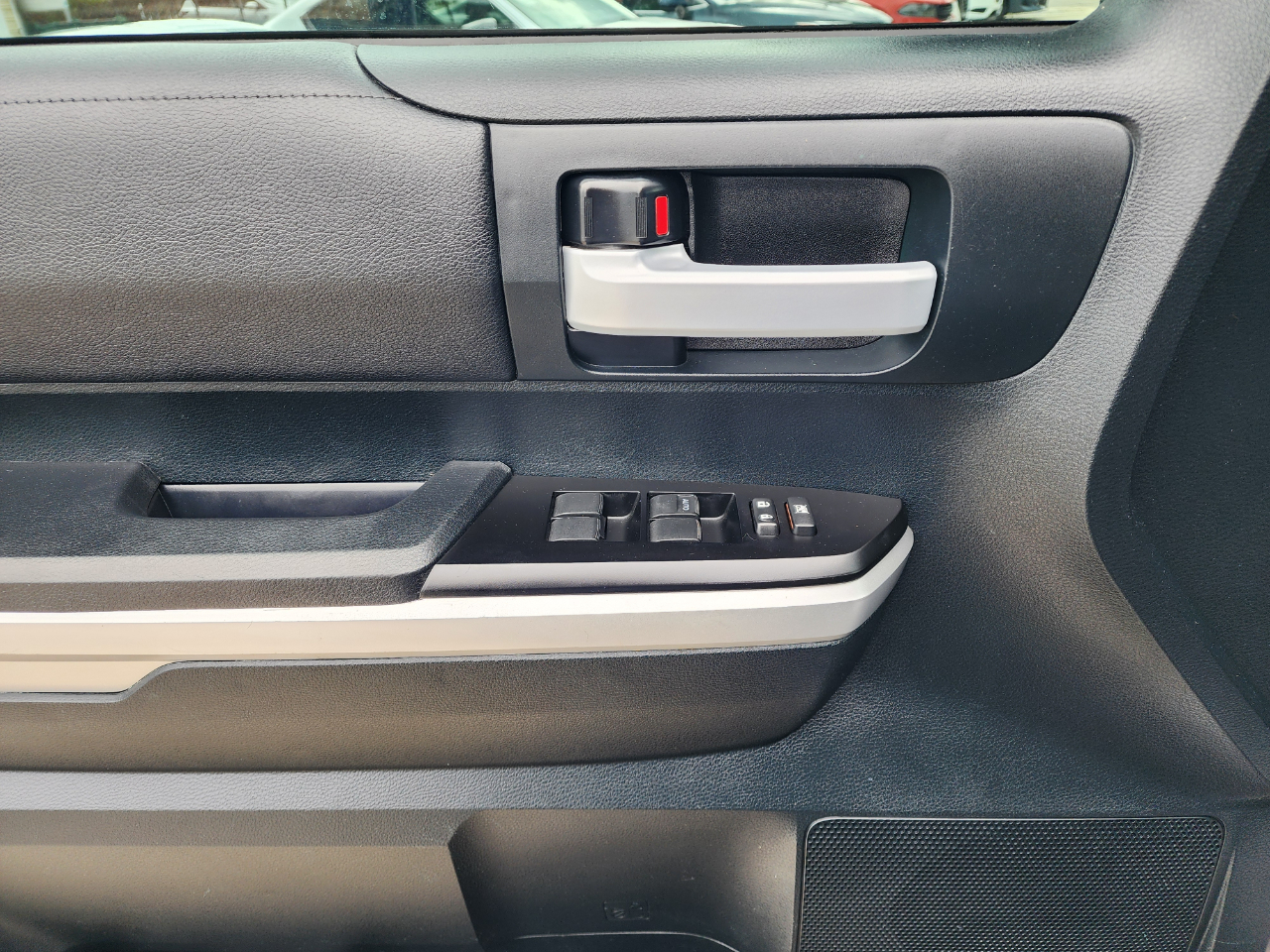2017 Toyota Tundra SR5 photo 10