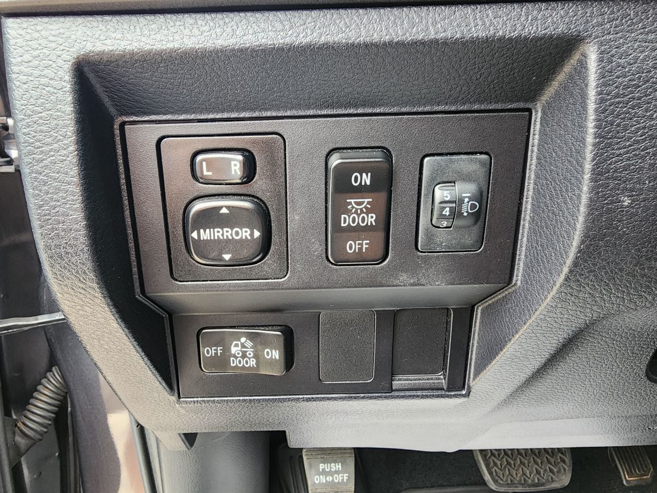2017 Toyota Tundra SR5 photo 11