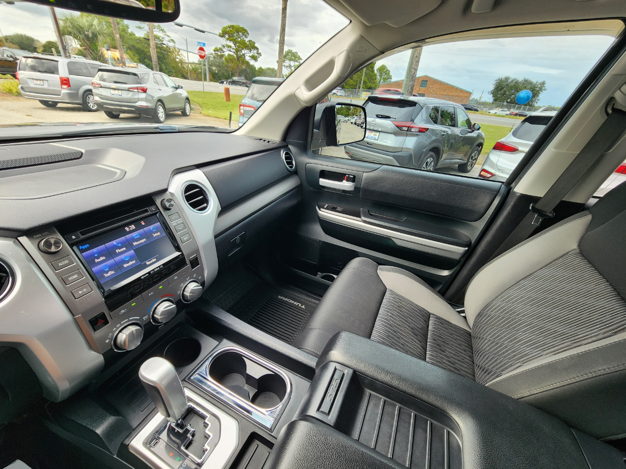 2017 Toyota Tundra SR5 photo 17