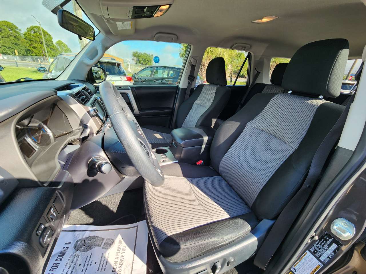 Toyota 4Runner SR5 2WD (Natl) 2019