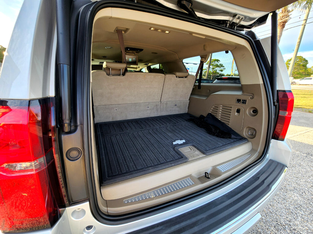 Chevrolet Suburban 2WD 4dr 1500 Premier 2018