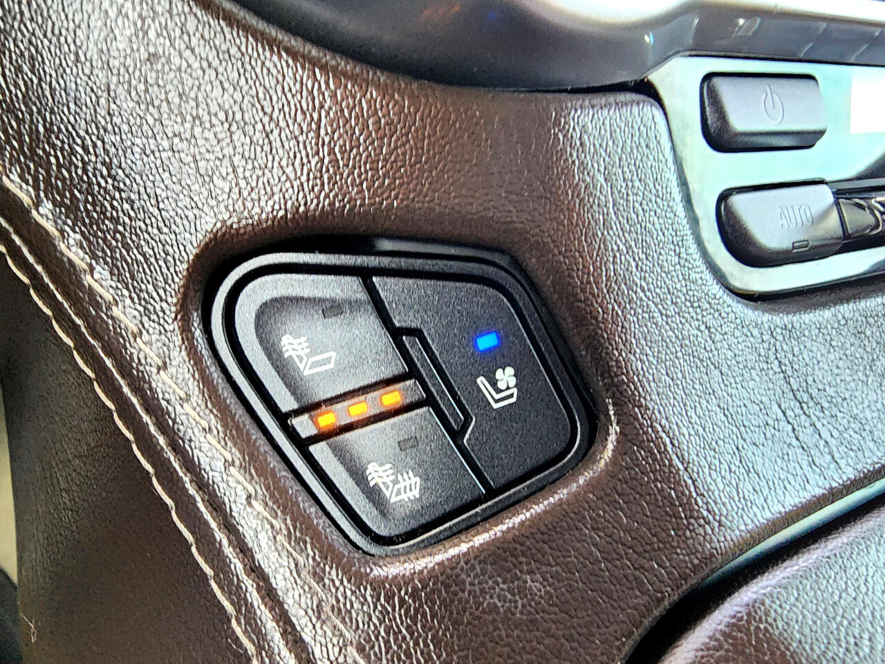 Chevrolet Suburban 2WD 4dr 1500 Premier 2018