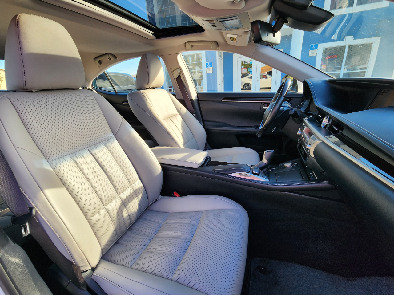 Lexus ES 350 4dr Sdn 2016