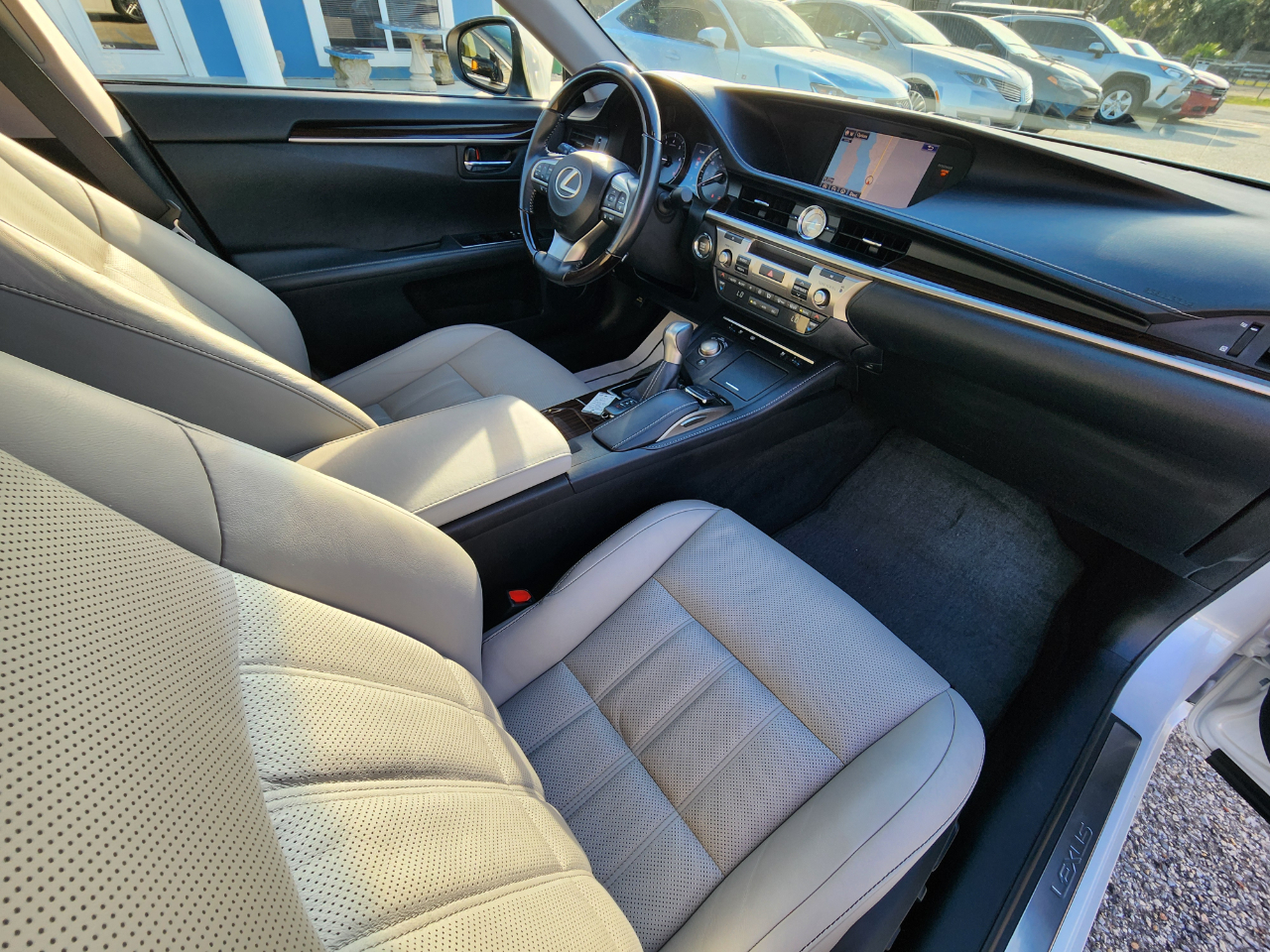 Lexus ES 350 4dr Sdn 2016