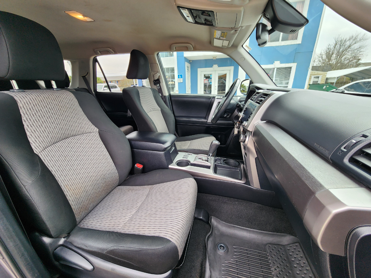 Toyota 4Runner SR5 2WD 2020