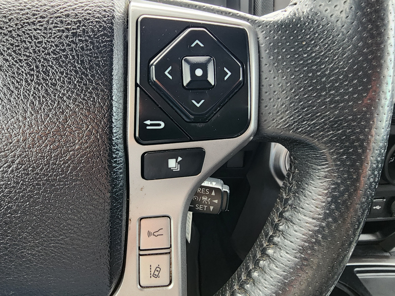 Toyota 4Runner SR5 2WD 2020