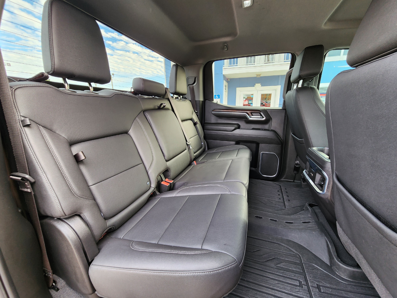 GMC Sierra 1500 2WD Crew Cab 147" SLT 2023