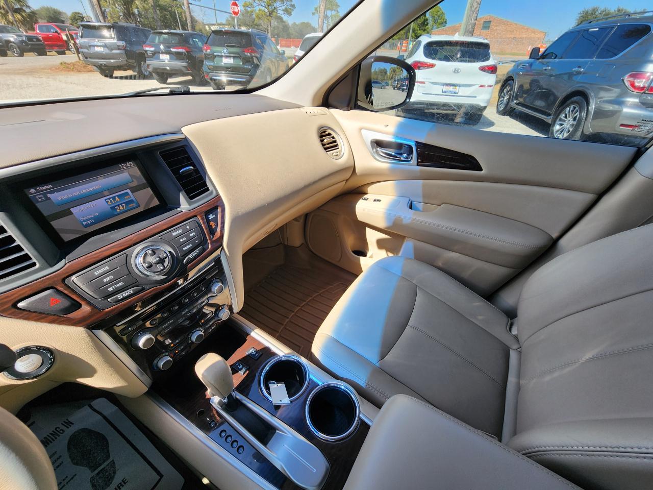 Nissan Pathfinder 2WD 4dr SL 2014