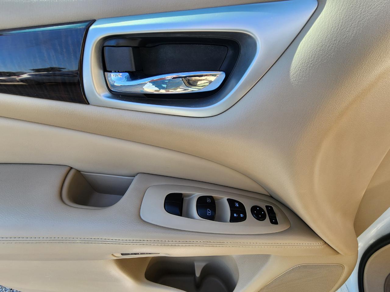 Nissan Pathfinder 2WD 4dr SL 2014