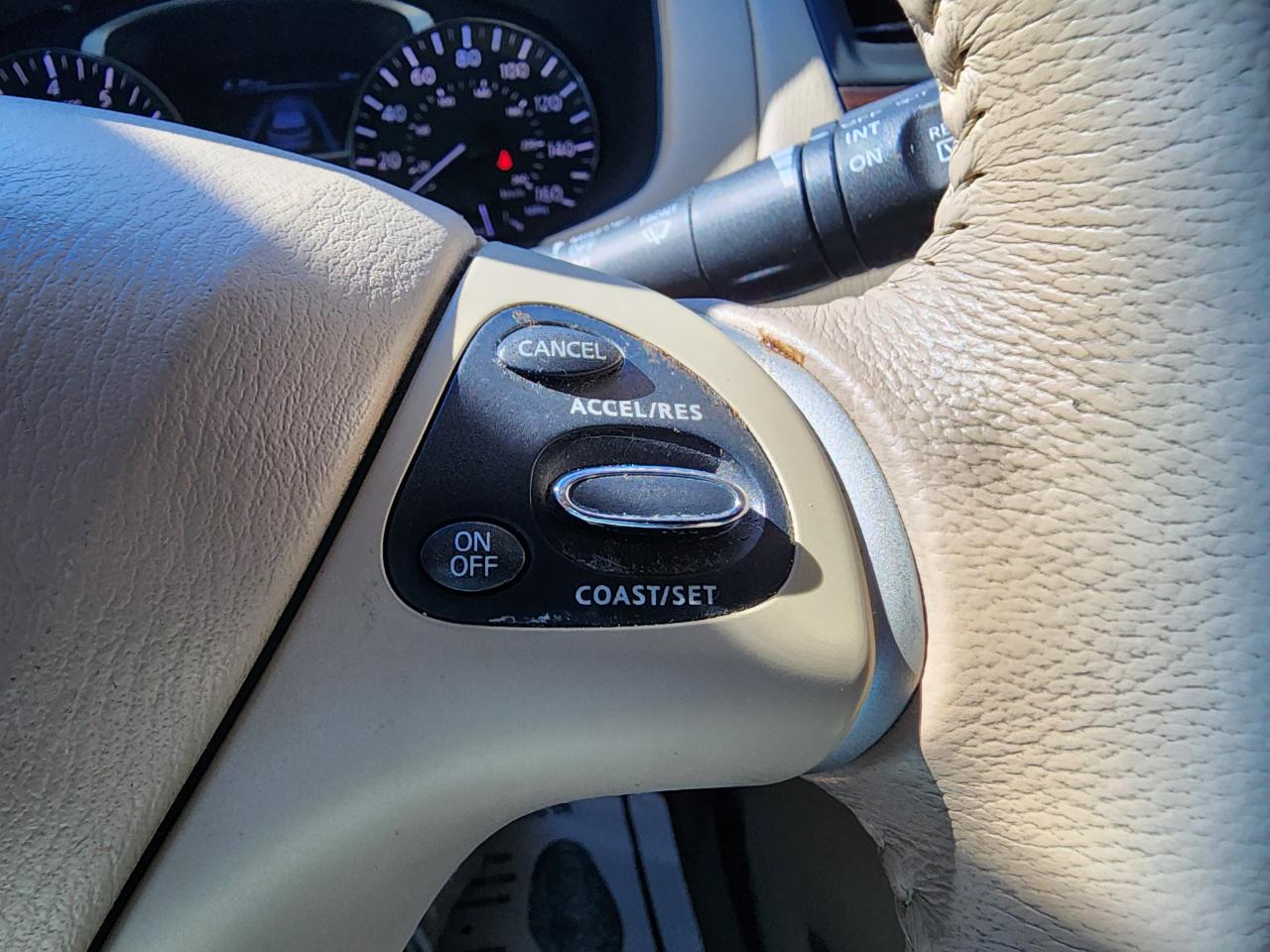 Nissan Pathfinder 2WD 4dr SL 2014