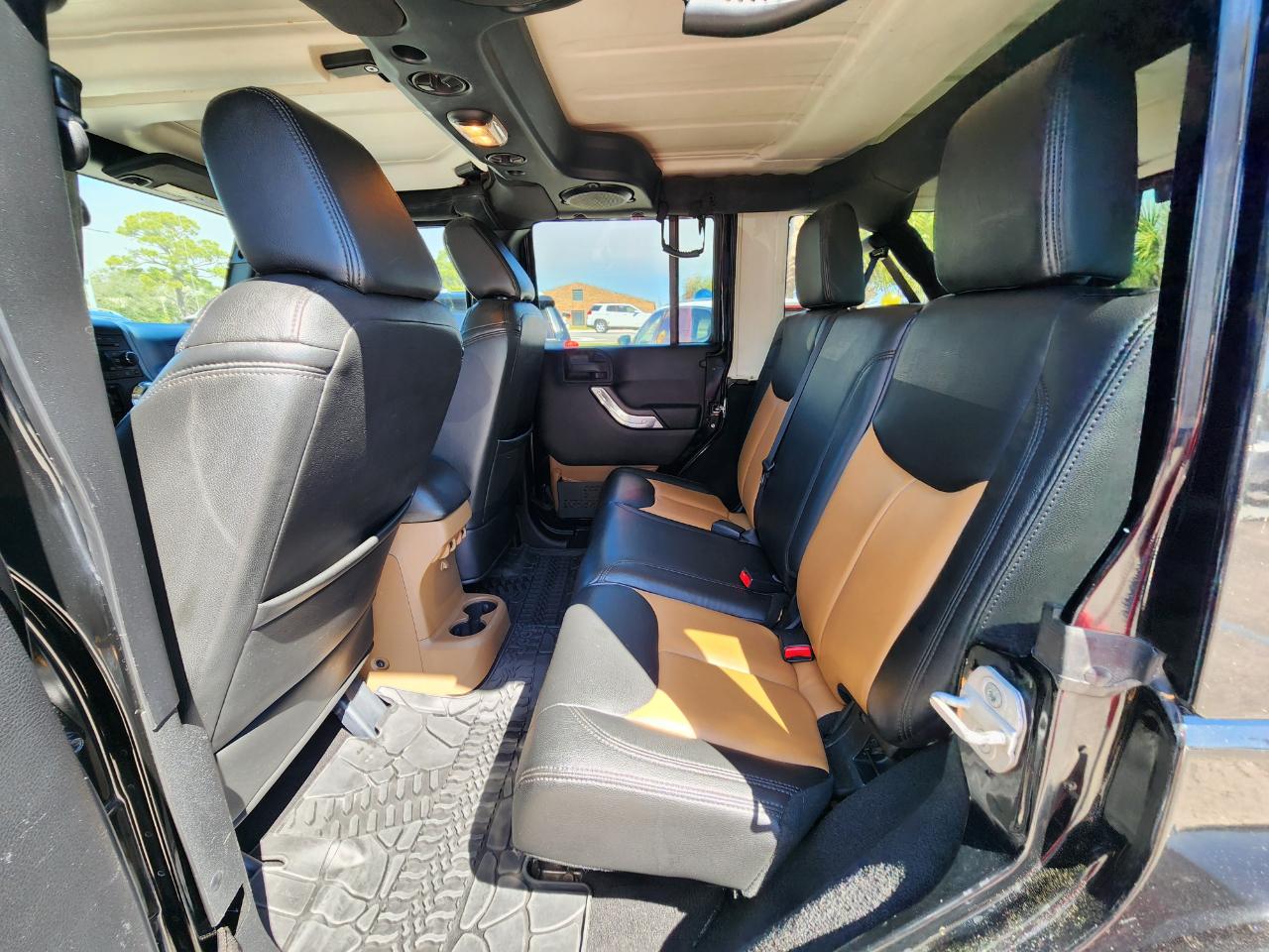 Jeep Wrangler Unlimited 4WD 4dr Sahara 2013