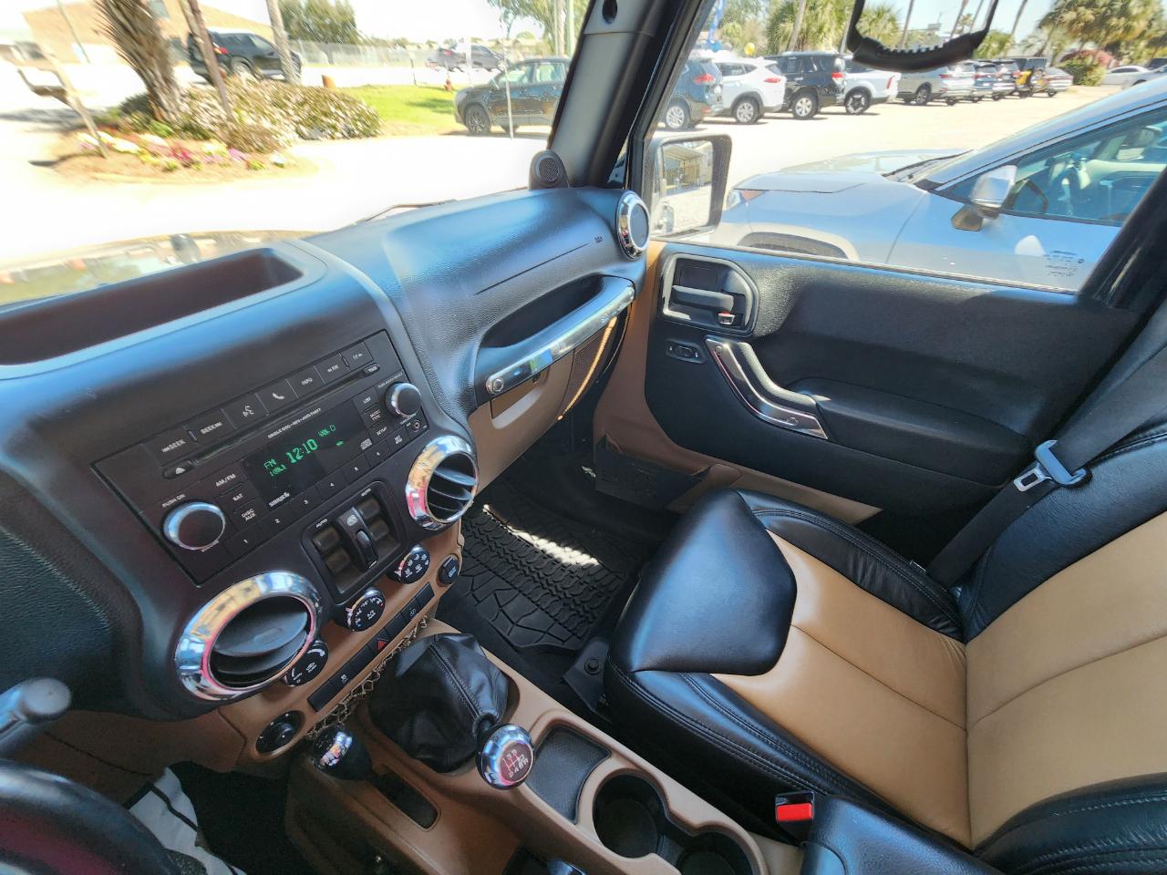 Jeep Wrangler Unlimited 4WD 4dr Sahara 2013