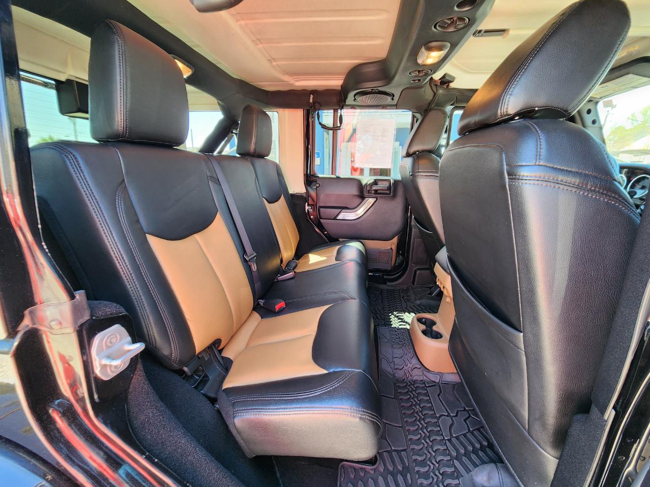 Jeep Wrangler Unlimited 4WD 4dr Sahara 2013