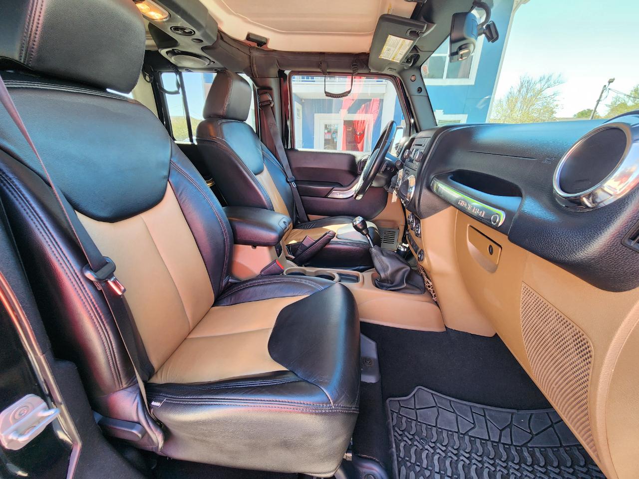 Jeep Wrangler Unlimited 4WD 4dr Sahara 2013