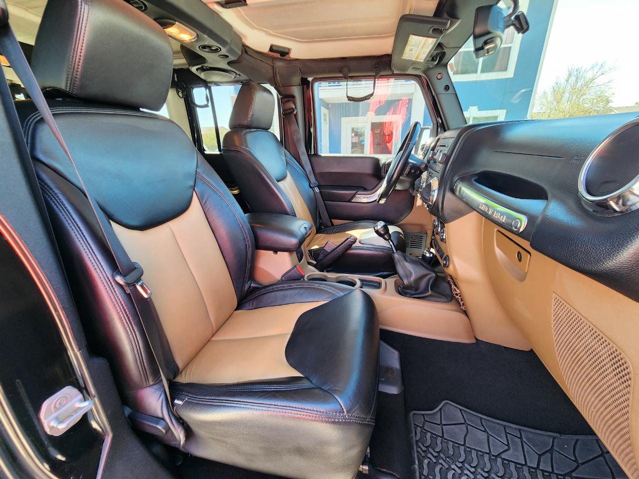 Jeep Wrangler Unlimited 4WD 4dr Sahara 2013