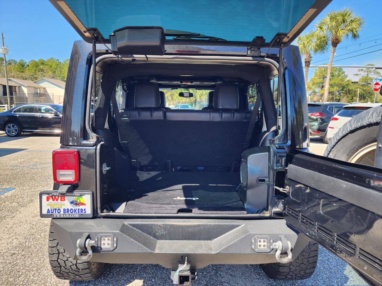 Jeep Wrangler Unlimited 4WD 4dr Sahara 2013